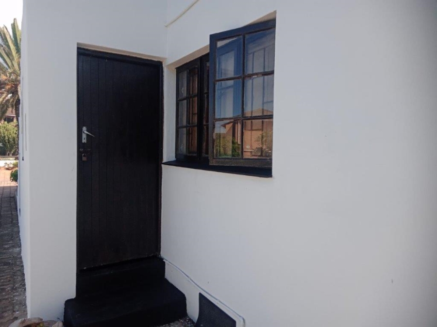 6 Bedroom Property for Sale in Wavecrest Eastern Cape